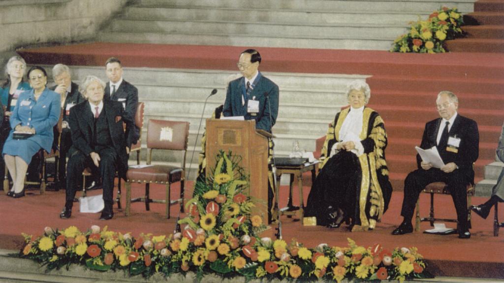 Professor Chiu speaks at the 2000 ILA meeting in London, England.